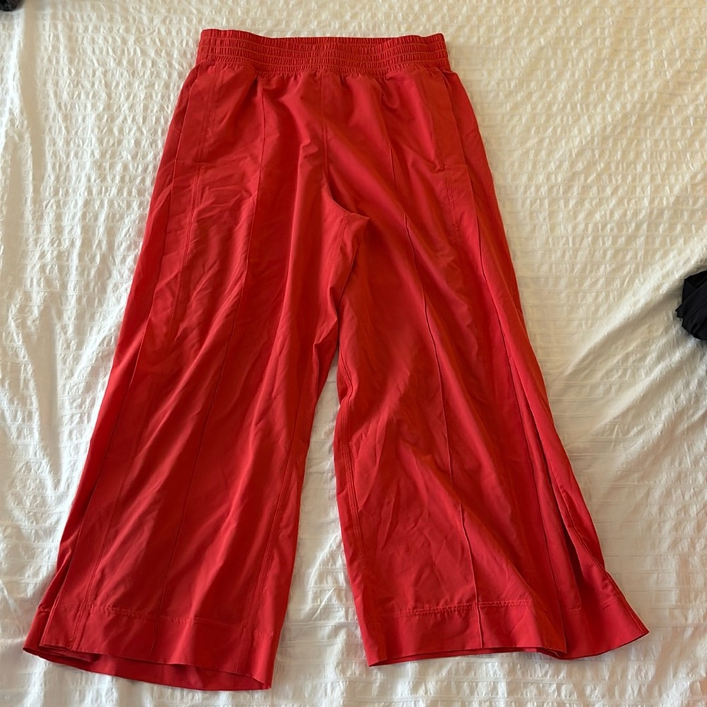 Lululemon wide leg cropped lightweight pants